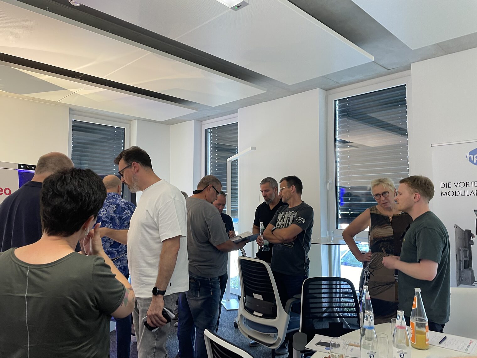 Foto 5: Fachdiskussion bei der HPS Home Power Solutions AG