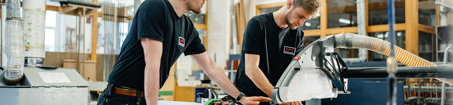 Ausbildung, Ausbildungsplätze 2024, Tischler, Tischlerei, Handwerk, Lehrstellenbörse, Azubi, Handwerkskammer, Holzbearbeitung