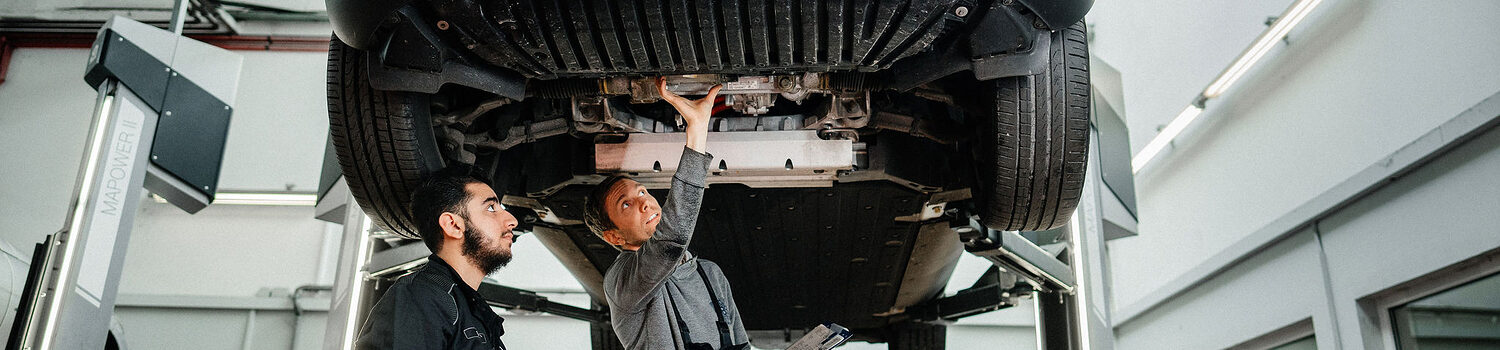 Ausbildung, Ausbildungsplätze 2024, KFZ-Mechatroniker, Auto, Autowerkstatt, Handwerk, Lehrstellenbörse, Azubi, Handwerkskammer