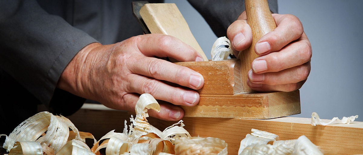 Tischler, Hobel, Holz, Späne, Hände, Handwerk