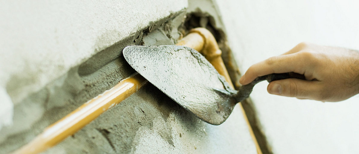 Maurerkelle, Reparatur, Verputzen, Werkzeug, Putz, Rohrleitung, Hand, Wand, Handwerker, Handwerk