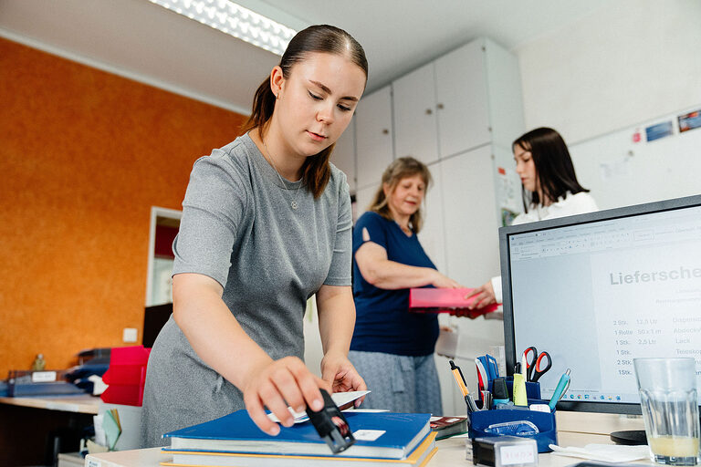 Ausbildung, Ausbildungsplätze 2024, Kauffrau für Büromanagement, Büro, Lehrstellenbörse, Azubi, Handwerkskammer