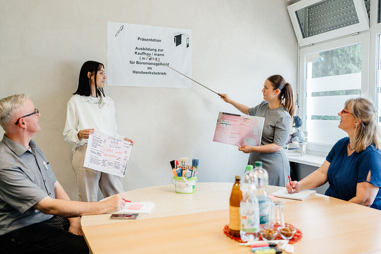 Ausbildung, Ausbildungsplätze 2024, Kauffrau für Büromanagement, Büro, Lehrstellenbörse, Azubi, Handwerkskammer