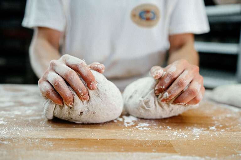 Ausbildung, Ausbildungsplätze 2024, Bäckerei, Bäcker, Brot, Lehrstellenbörse, Beruf, Auszubildende, Handwerkskammer, Teig