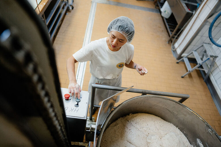 Ausbildung, Ausbildungsplätze 2024, Bäckerei, Bäcker, Brot, Lehrstellenbörse, Beruf, Auszubildende, Handwerkskammer, Teig