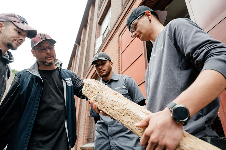 Ausbildung, Ausbildungsplätze 2024, Bautenschützer, Holz, Gebäude, Lehrstellenbörse, Beruf, Auszubildende, Handwerkskammer
