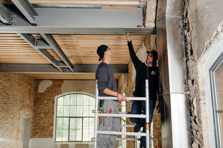 Ausbildung, Ausbildungsplätze 2024, Bautenschützer, Holz, Gebäude, Lehrstellenbörse, Beruf, Auszubildende, Handwerkskammer