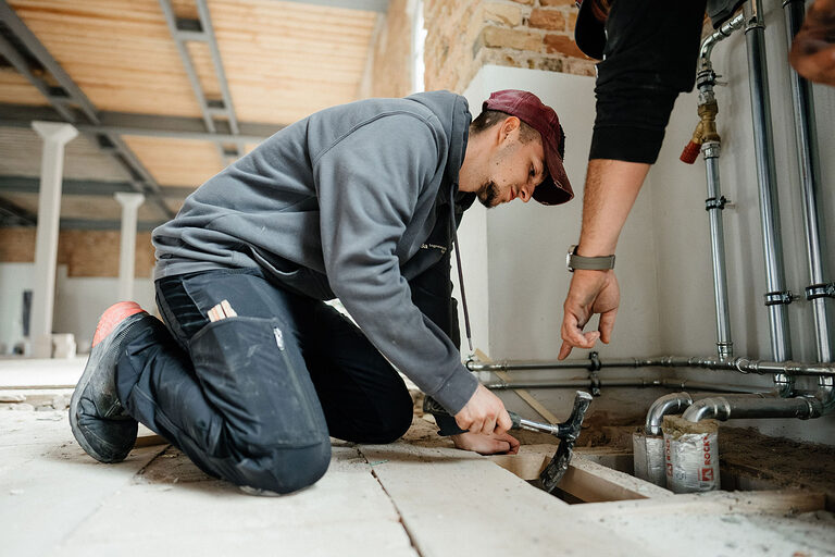 Ausbildung, Ausbildungsplätze 2024, Bautenschützer, Holz, Gebäude, Lehrstellenbörse, Beruf, Auszubildende, Handwerkskammer