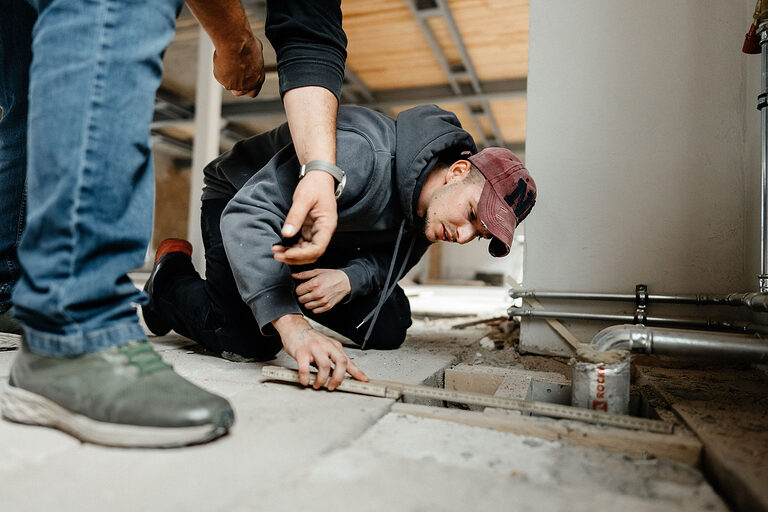 Ausbildung, Ausbildungsplätze 2024, Bautenschützer, Holz, Gebäude, Lehrstellenbörse, Beruf, Auszubildende, Handwerkskammer