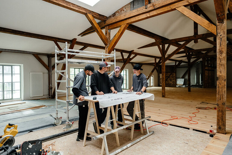 Ausbildung, Ausbildungsplätze 2024, Bautenschützer, Holz, Gebäude, Lehrstellenbörse, Beruf, Auszubildende, Handwerkskammer