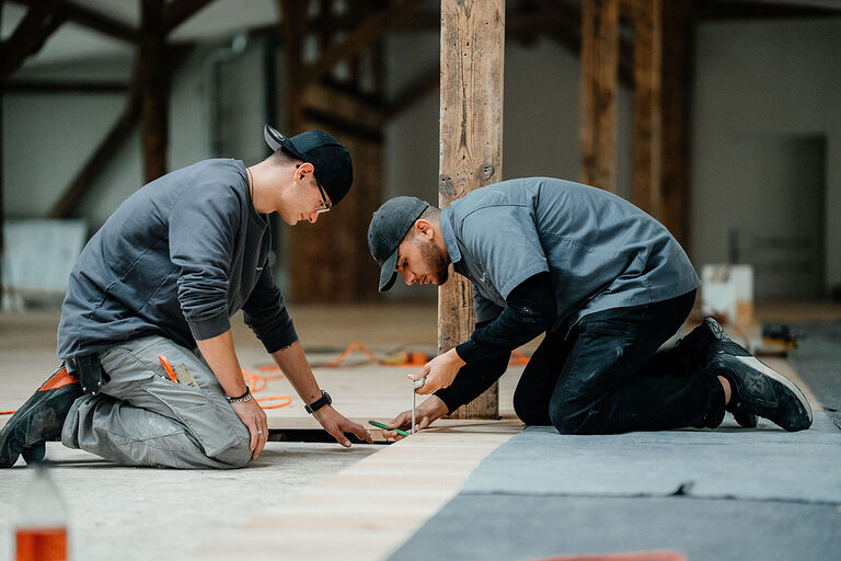 Ausbildung, Ausbildungsplätze 2024, Bautenschützer, Holz, Gebäude, Lehrstellenbörse, Beruf, Auszubildende, Handwerkskammer