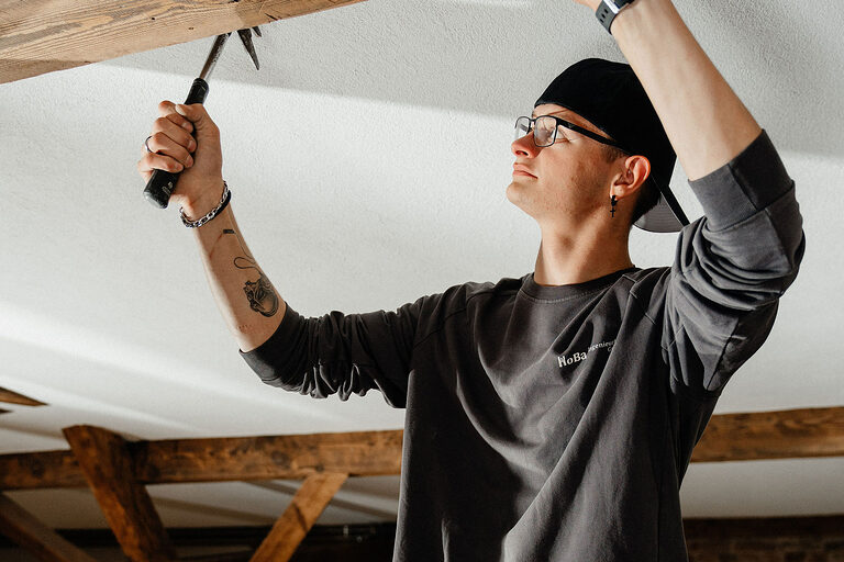 Ausbildung, Ausbildungsplätze 2024, Bautenschützer, Holz, Gebäude, Lehrstellenbörse, Beruf, Auszubildende, Handwerkskammer