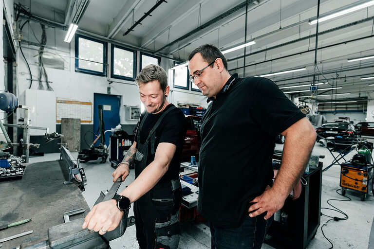 Ausbildung, Ausbildungsplätze 2024, Karosserie, Fahrzeugbaumechaniker, Kfz-Werkstatt, Beruf, Auszubildende, Handwerkskammer