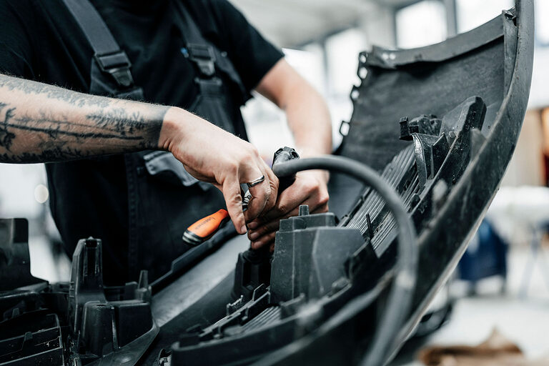 Ausbildung, Ausbildungsplätze 2024, Karosserie, Fahrzeugbaumechaniker, Kfz-Werkstatt, Beruf, Auszubildende, Handwerkskammer
