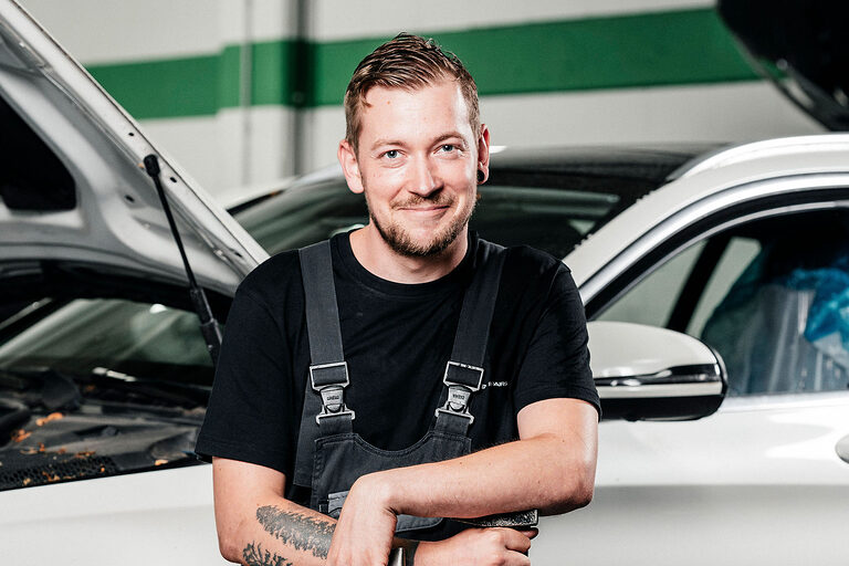 Ausbildung, Ausbildungsplätze 2024, Karosserie, Fahrzeugbaumechaniker, Kfz-Werkstatt, Beruf, Auszubildende, Handwerkskammer
