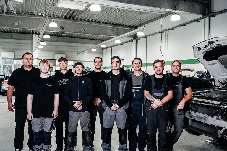 Ausbildung, Ausbildungsplätze 2024, Karosserie, Fahrzeugbaumechaniker, Kfz-Werkstatt, Beruf, Auszubildende, Handwerkskammer