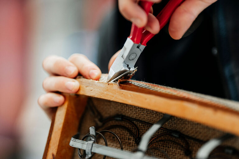 Ausbildung, Raumausstatter, Polsterer, Stoff, Beruf, Auszubildende, Handwerkskammer Berlin, Ausbildungsplatz 2024