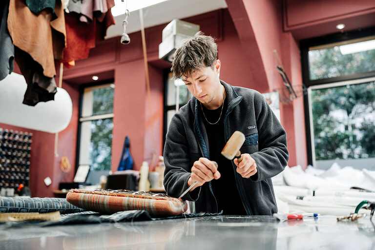 Ausbildung, Raumausstatter, Polsterer, Stoff, Beruf, Auszubildende, Handwerkskammer Berlin, Ausbildungsplatz 2024