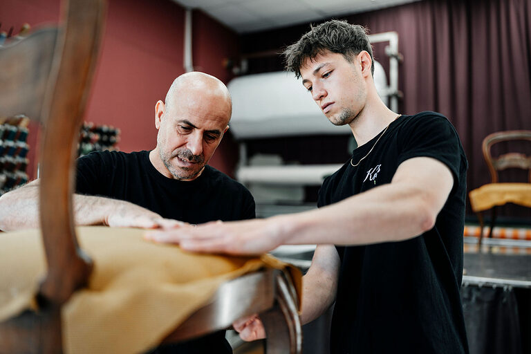 Ausbildung, Raumausstatter, Polsterer, Stoff, Beruf, Auszubildende, Handwerkskammer Berlin, Ausbildungsplatz 2024