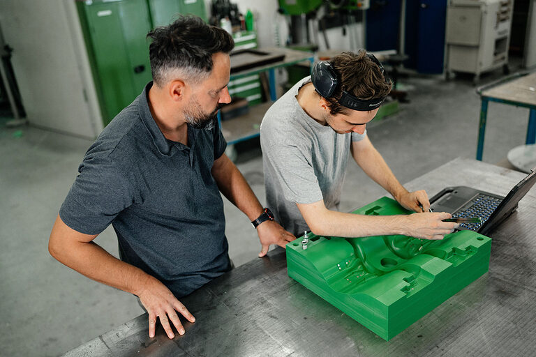 Ausbildung, Modellbauer, Einzel- und Serienfertigung, Karosserieteil, Kunststoffgehäuse, Auszubildende, Ausbildungsplatz 2024