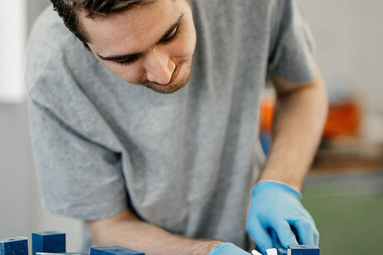 Ausbildung, Modellbauer, Einzel- und Serienfertigung, Karosserieteil, Kunststoffgehäuse, Auszubildende, Ausbildungsplatz 2024