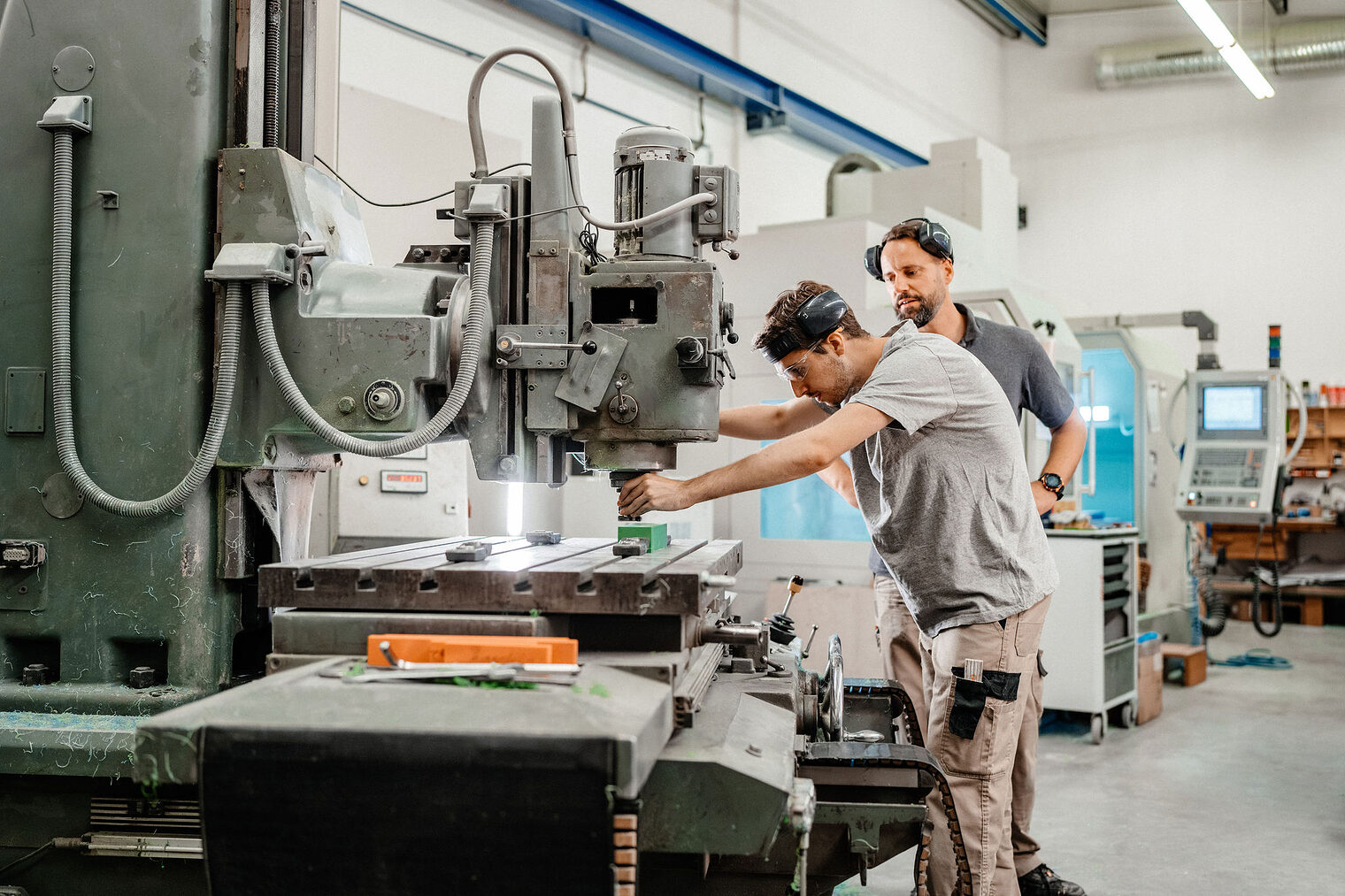 Ausbildung, Modellbauer, Einzel- und Serienfertigung, Karosserieteil, Kunststoffgehäuse, Auszubildende, Ausbildungsplatz 2024