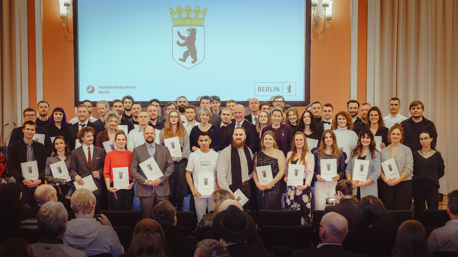 Gruppenfoto, Rotes Rathaus, Ehrung, "Berlins Besten im Handwerk" , Handwerkskammer Berlin, Regierender Bürgermeister, Wirtschaftssenatorin