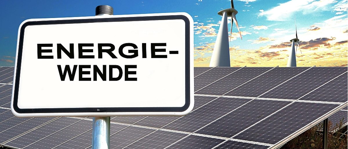 Schild, Energie-Wende, alternative Energien, Solarstrom, Windkrafträder