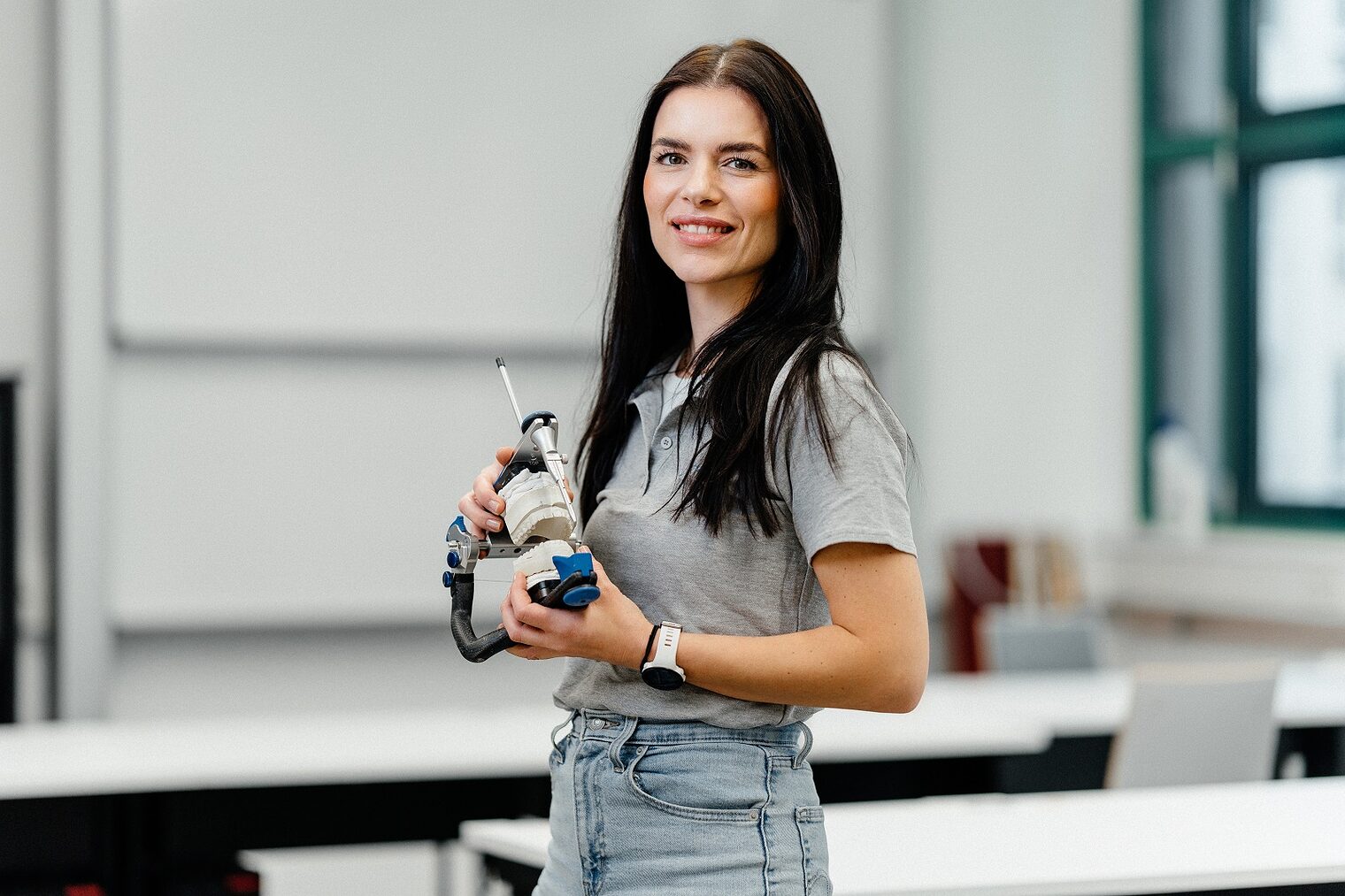 Zahntechnikermeisterin und Prüferin in der Meister-Prüfungskommission Anne-Sophie Wagner