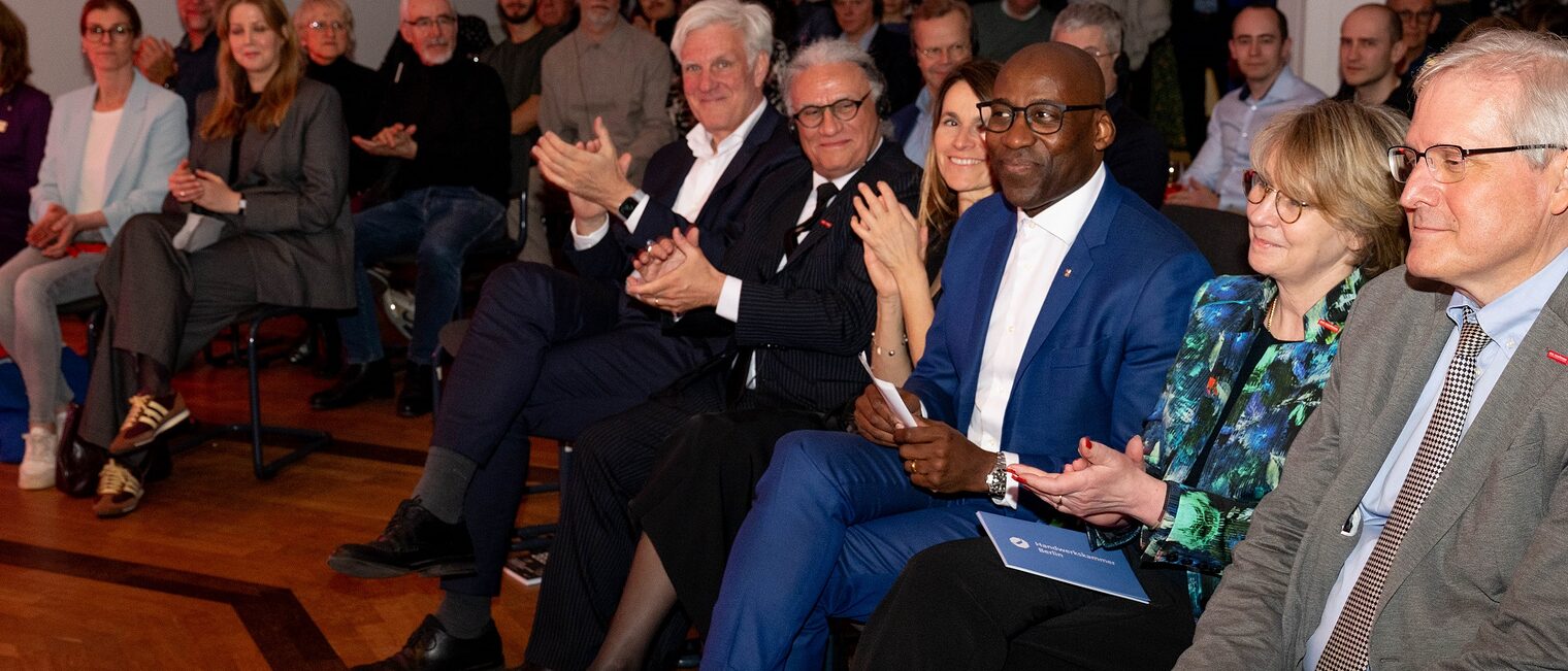 Ehrengäste der Vernissage „The Art of Making 2025“ im Kunstgewerbemuseum Berlin