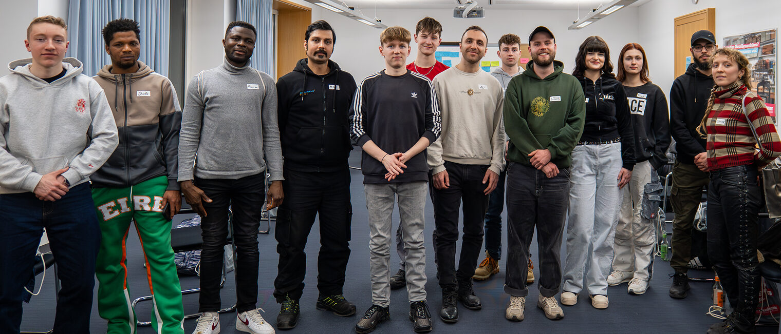 Gruppenbild: Teilnehmer des Azubiwohnen-Workshops der Handwerkskammer Berlin am 17.02.2025 