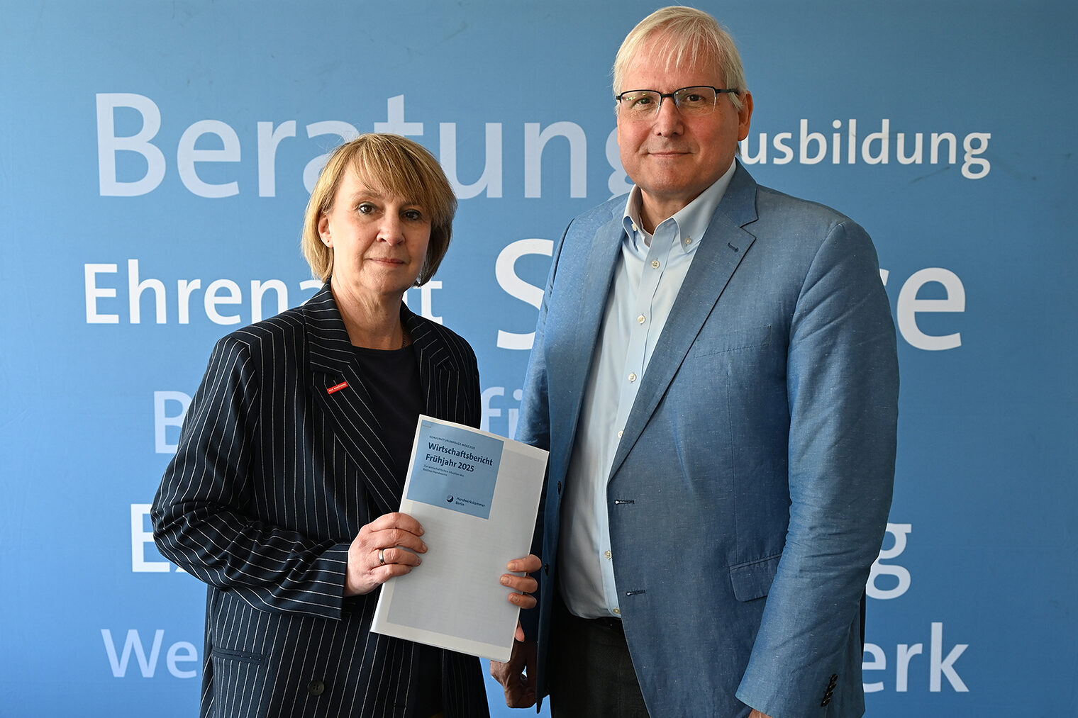 Hauptgeschäftsführer der Handwerkskammer Berlin Jürgen Wittke und Präsidentin Carola Zarth bei der Konjunktur-PK am 6.05.2025