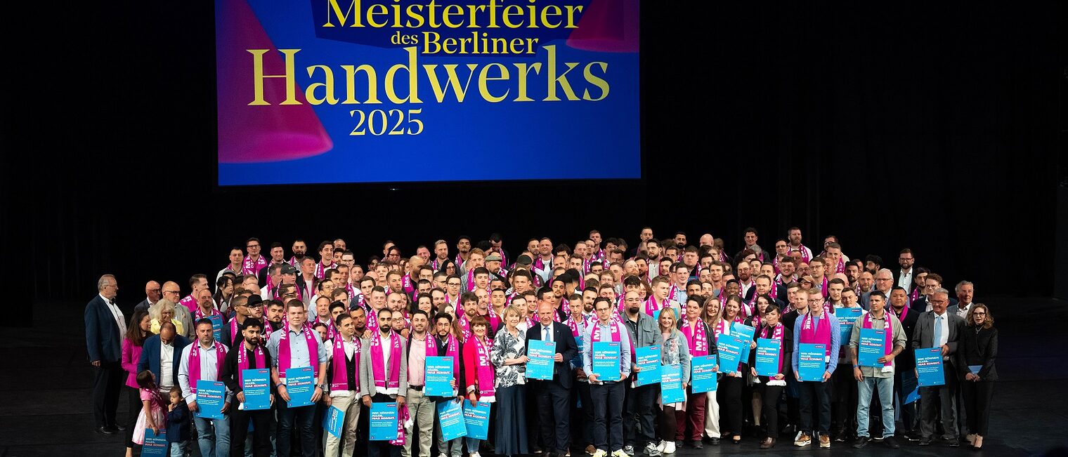 Gruppenbild bei der Berliner Meisterfeier 2025 am 11. Mai 2025 im Friedrichstadtpalast