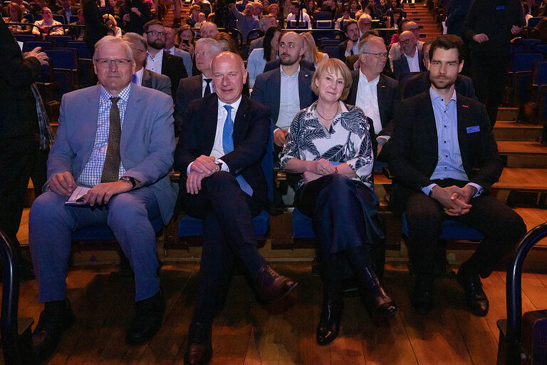 Handwerkskammer Berlin ehrt am 11. Mai 2025 im Friedrichstadt-Palast die Meisterinnen und Meister des Jahrgangs 2024: Ehrengäste