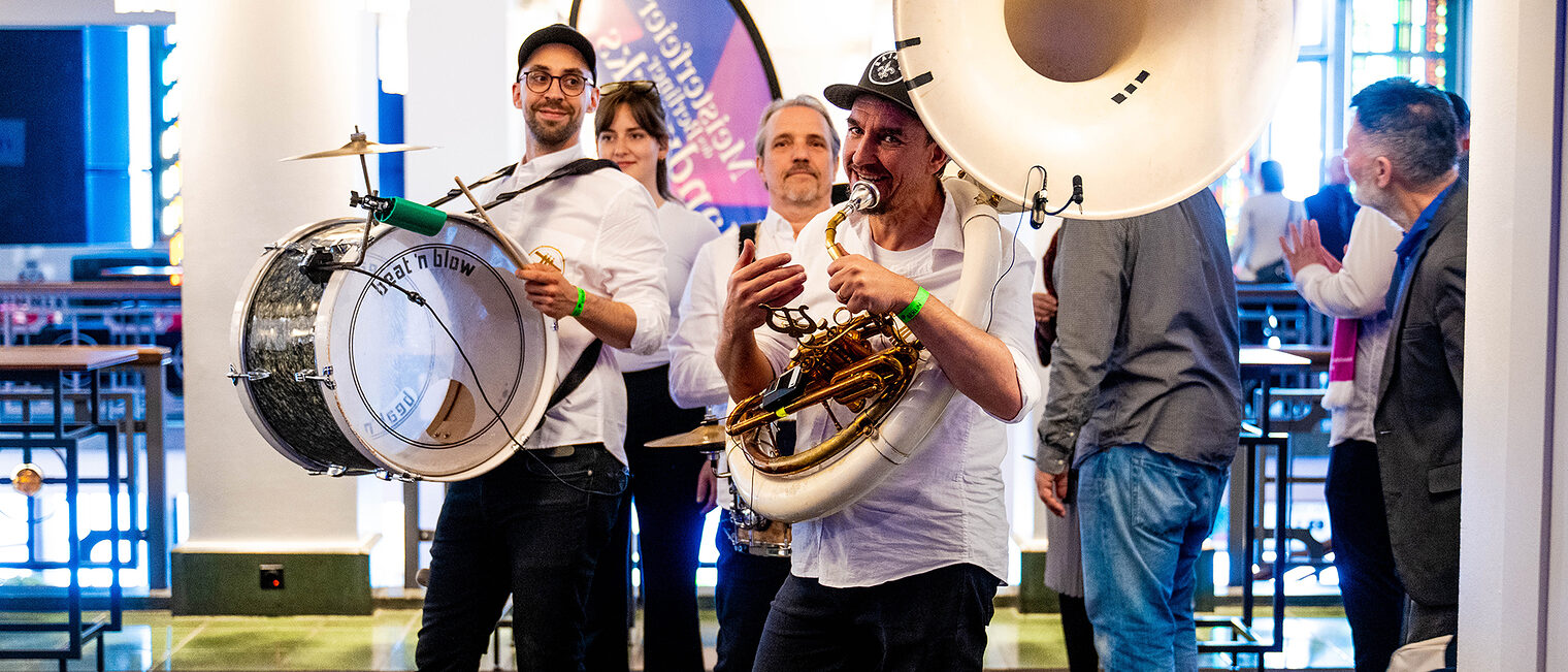 Handwerkskammer Berlin ehrt am 11. Mai 2025 im Friedrichstadt-Palast die Meisterinnen und Meister des Jahrgangs 2024: Musiker