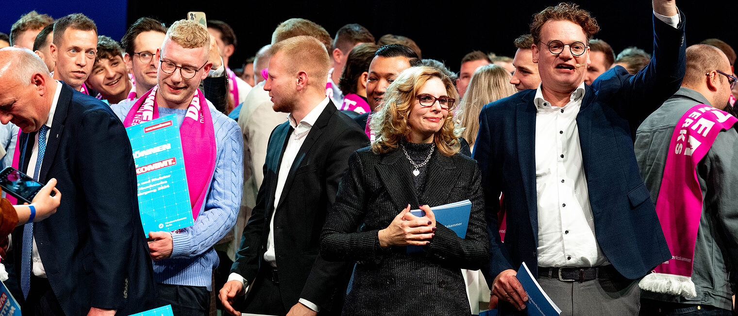 Handwerkskammer Berlin ehrt am 11. Mai 2025 im Friedrichstadt-Palast die Meisterinnen und Meister des Jahrgangs 2024: Bühne