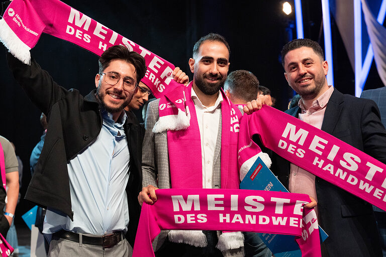 Handwerkskammer Berlin ehrt am 11. Mai 2025 im Friedrichstadt-Palast die Meisterinnen und Meister des Jahrgangs 2024: Jubel