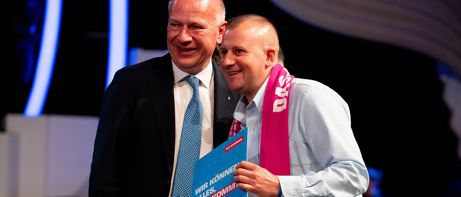 Handwerkskammer Berlin ehrt am 11. Mai 2025 im Friedrichstadt-Palast die Meister*innen des Jahrgangs 2024: mit Bürgermeister 