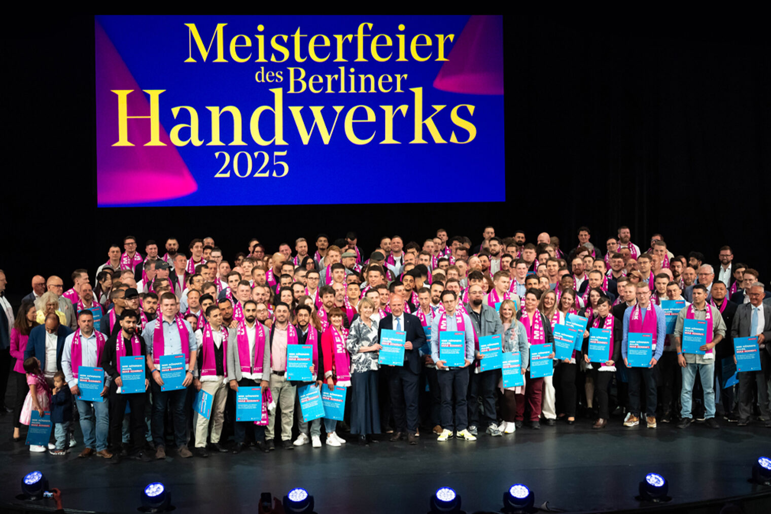 Die Handwerkskammer Berlin ehrt am 11. Mai 2025 im Friedrichstadt-Palast die Meisterinnen und Meister des Jahrgangs 2024.