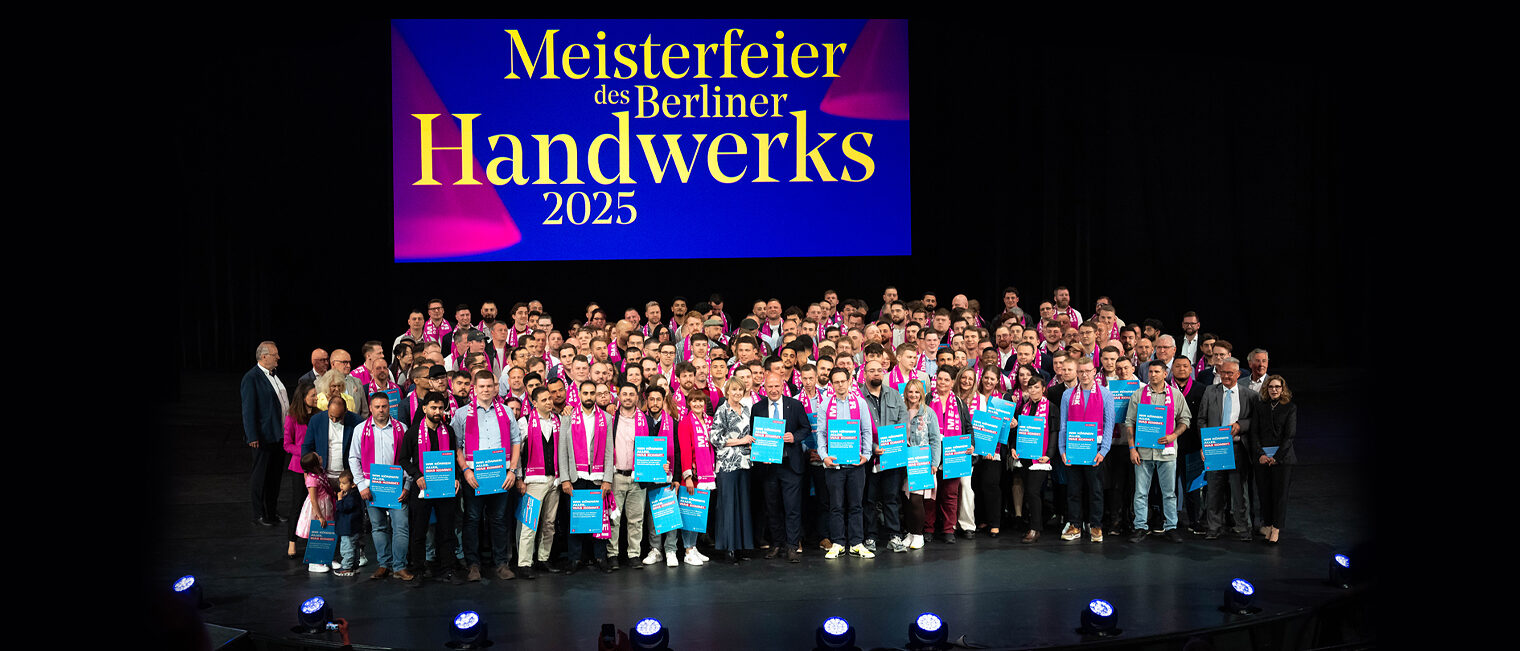Die Handwerkskammer Berlin ehrt am 11. Mai 2025 im Friedrichstadt-Palast die Meisterinnen und Meister des Jahrgangs 2024.