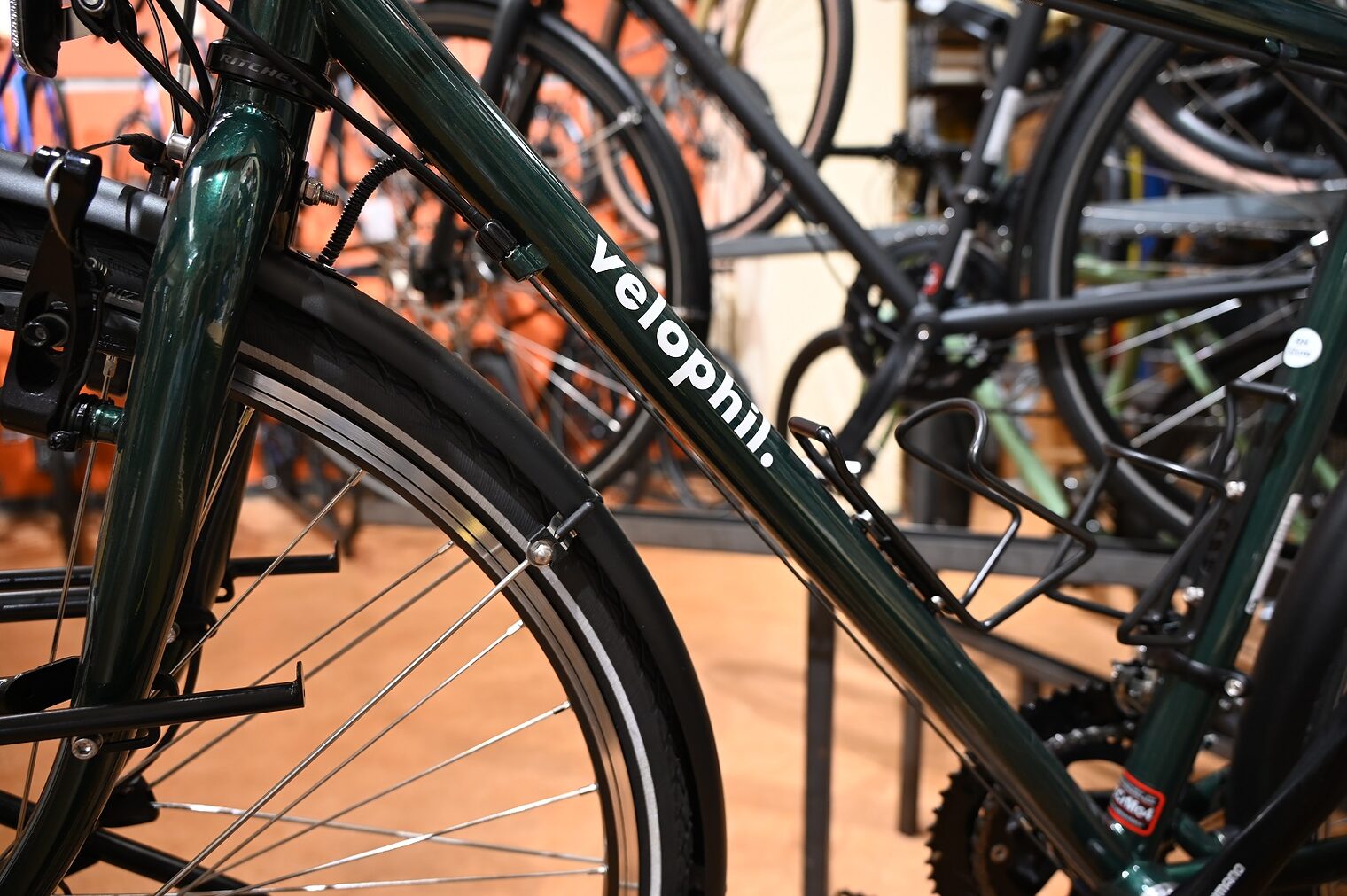 Detailaufnahme einer Fahrradstange mit der Aufschrift: Velophil 
