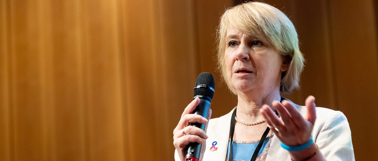 12. Unternehmerinnentag in Berlin am 20. Juni 2025. Handwerkskammerpräsidentin Carola Zarth am Mikrophon