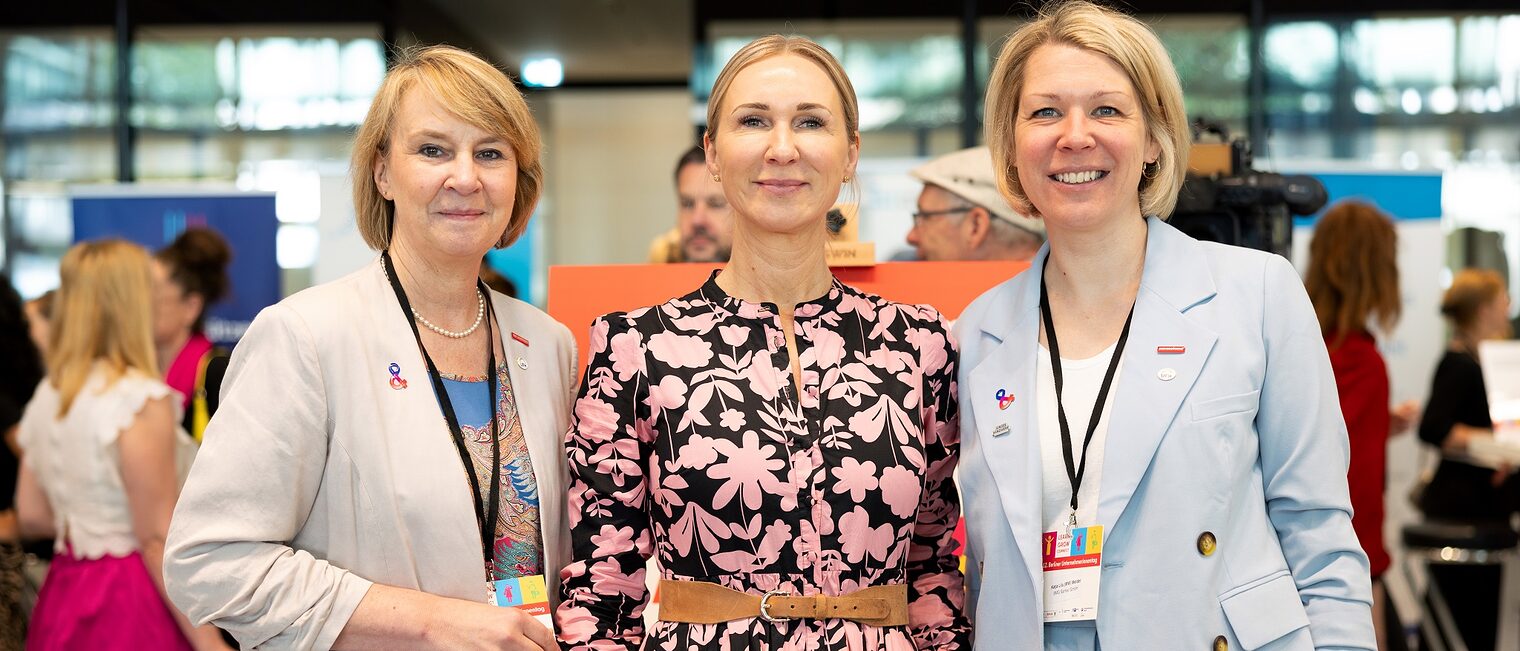 12. Unternehmerinnentag in Berlin am 20. Juni 2025. Gruppenbild mit der Handwerkskammerpräsidentin Carola Zarth
