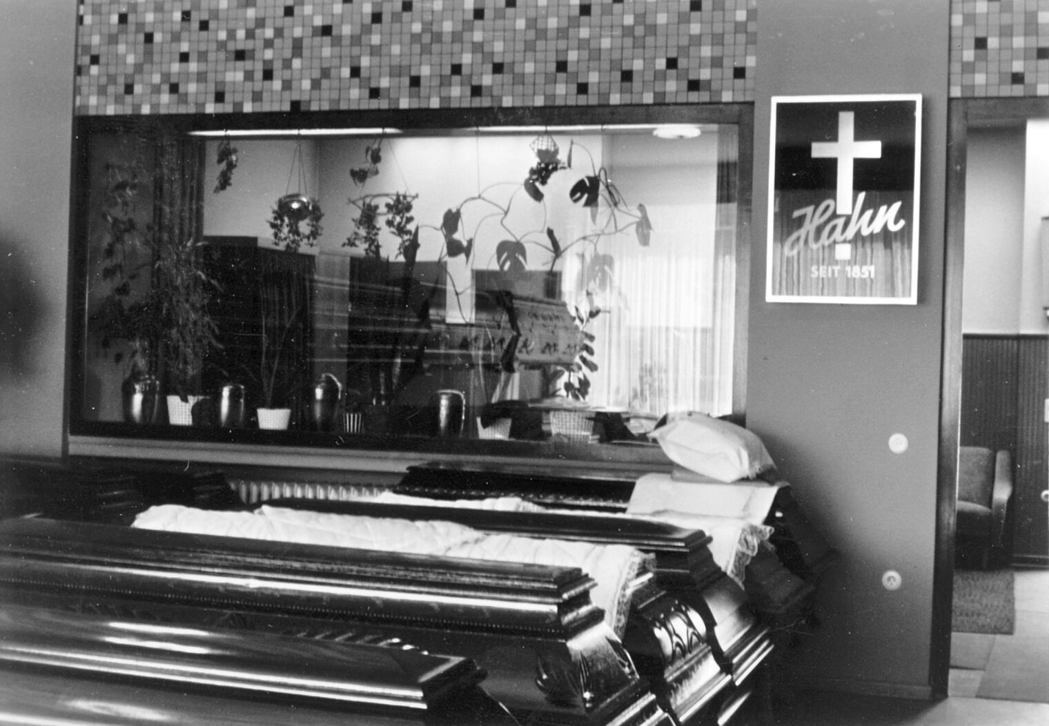 In der Filiale der Hahn Bestattungen am Mariendorfer Damm, 1970