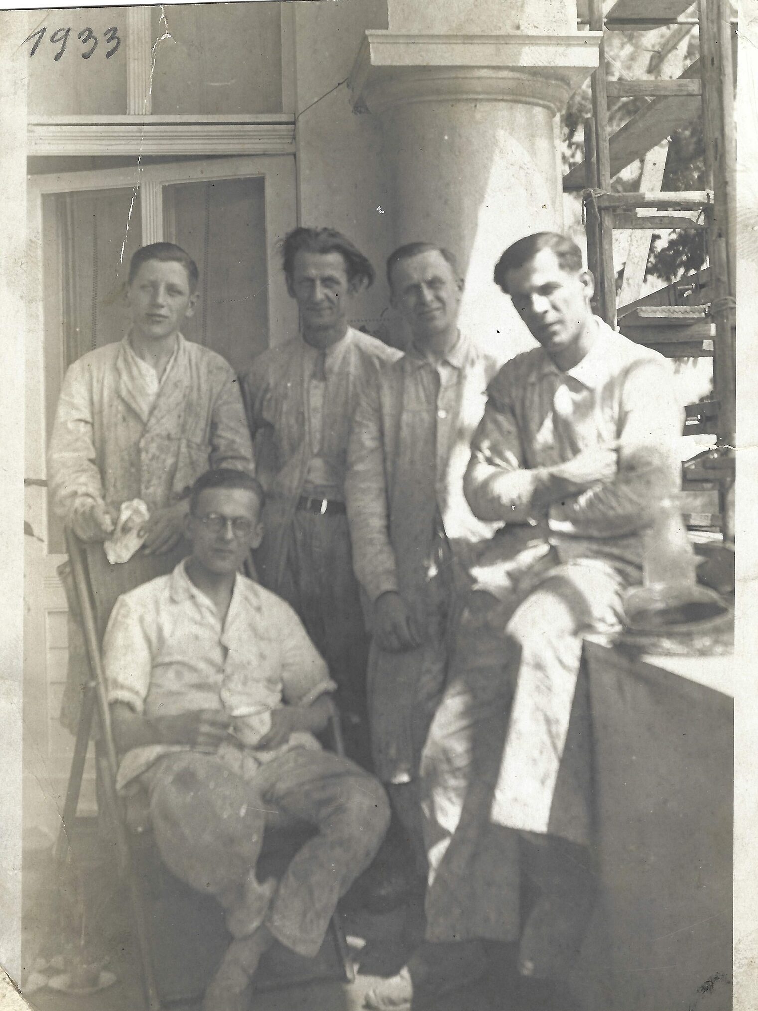 Gesellen an der Fassade in der Wrangelstraße, 1933