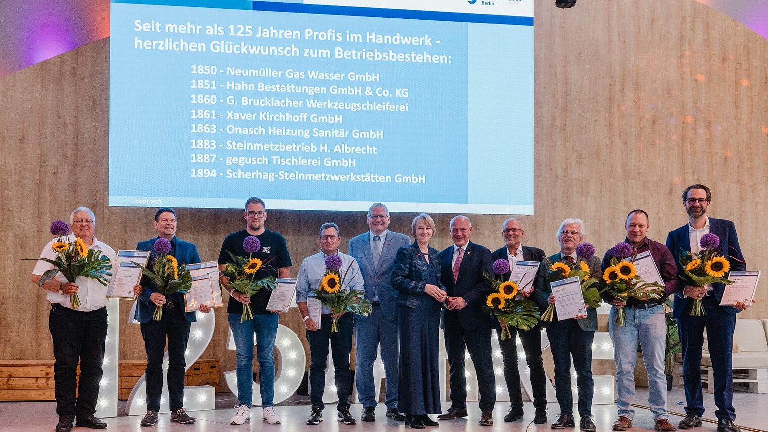 Handwerkskammerpräsidentin, Geschäftsführer und der Regierende Bürgermeister von Berlin Wegner, beim 125. Jubiläumsfest der Handwerkskammer Berlin.