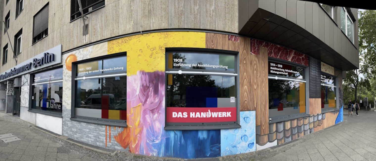 Panoramabild: Neue Fensterfassade zum 125-jährigen Jubiläum der Handwerkskammer Berlin