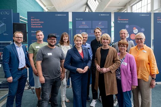 Auftakt des Berliner Innovationszentrums Handwerk (BIZH) mit F. Giffey, Senatorin für Wirtschaft, Energie und Betriebe, und C. Zarth, Präsidentin der Handwerkskammer Berlin
