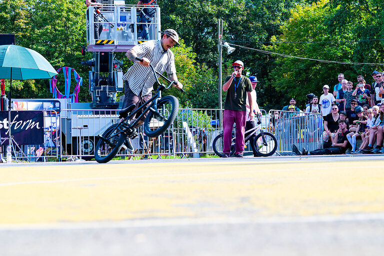 Ein BMX-Show Teilnehmer am Tag des Handwerks am 20. September 2025 im Mellowpark Berlin
