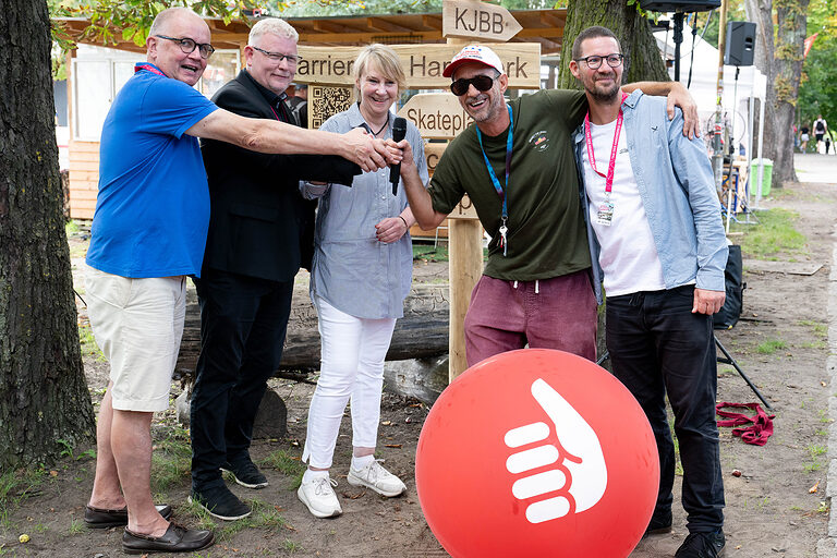 Organisatoren bei der Schildereinweihung beim Tag des Handwerks am 20. September 2025 im Mellowpark Berlin